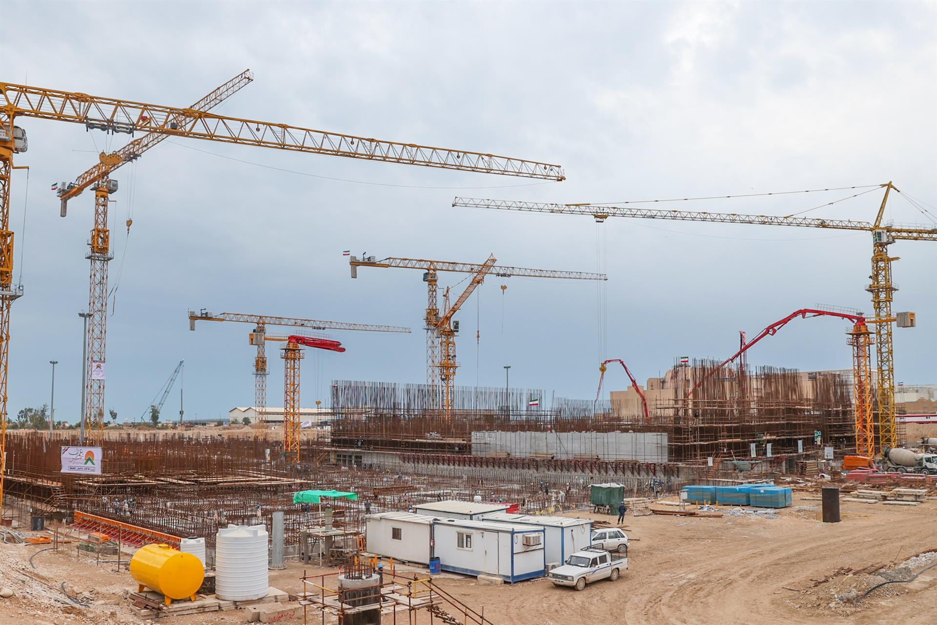 El OIEA confirma la destrucción de una estructura cercana al reactor de la central nuclear iraní de Bushehr