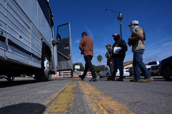 La política de 'tercer país seguro' obliga a más de 400 solicitantes a esperar en Guatemala, Honduras, México o Ecuador por su caso de asilo. (AP Foto/Eric Gay)