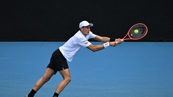 Melbourne supera a Arnaldi y