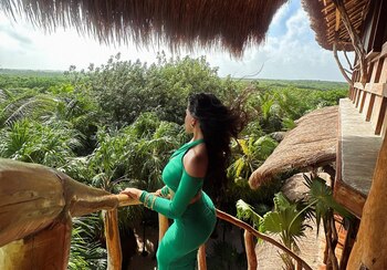 (Instagram/@saharsoniaa)