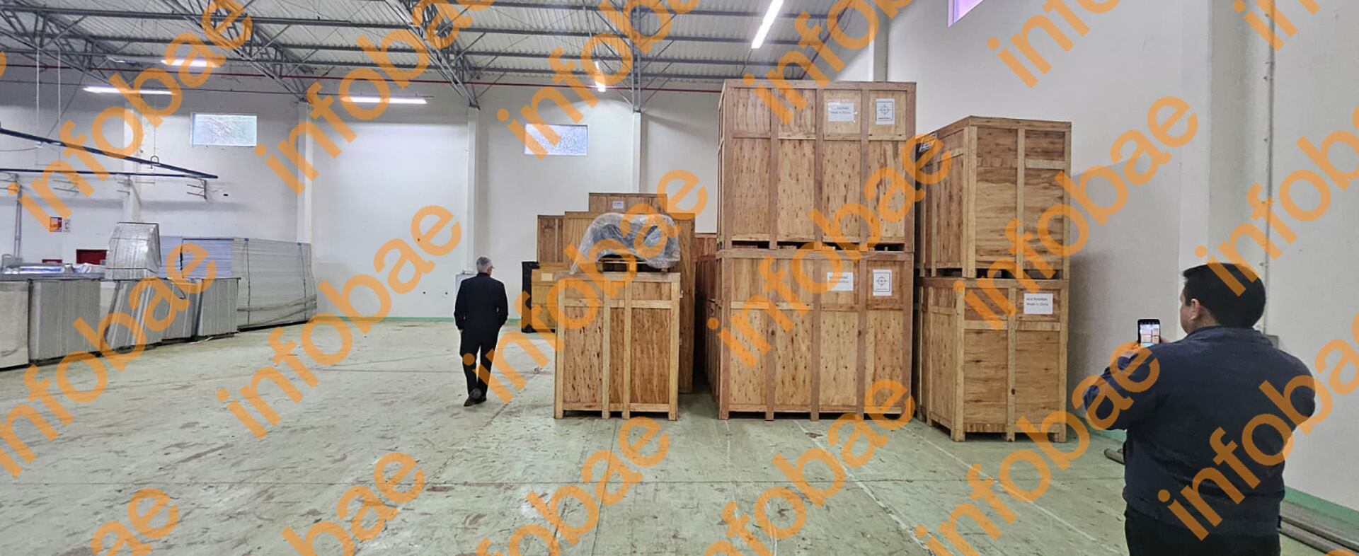 En el galpón había varias cajas con maquinaria muy valiosa