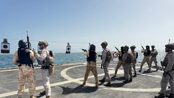 La misión de la Armada Española en Mauritania con entrenamientos conjuntos y abordajes en alta mar a través del patrullero Atalaya