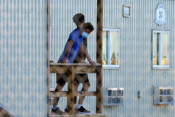 Dos niñas ecuatorianas fueron lanzadas