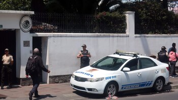 Abogados presentan denuncia contra Noboa