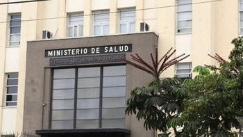 Las autoridades recomendaron evitar el contacto con aves enfermas o muertas y acudir a un establecimiento de salud ante una posible exposición (Minsa)