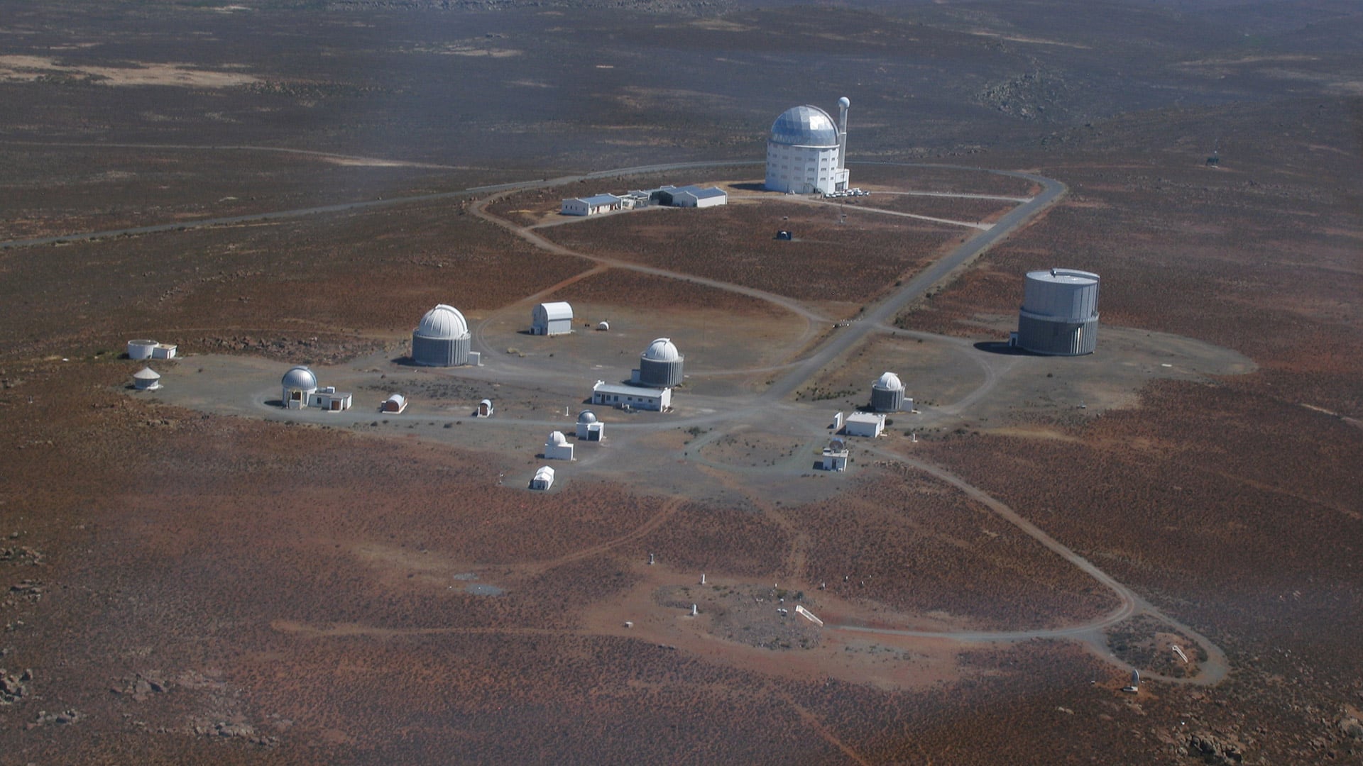 El planeta errante fue detectado gracias a observaciones realizadas desde Chile, Sudáfrica, Australia y el espacio./ OGLE