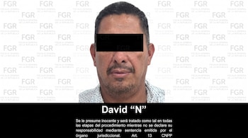 Hombre con barra negra cubriendo sus ojos. Leyenda "David 'N'". Texto legal sobre presunción de inocencia. Fondo con el logotipo de la Fiscalía General de la República.