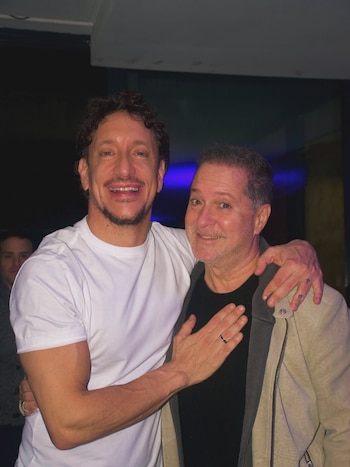 Paul Kirzner posó con el cumpleañero durante la noche de festejos