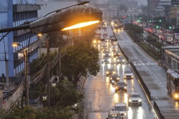 Lima amanece con llovizna y cielo cubierto: el clima da un giro tras días de calor intenso. Agencia Andina