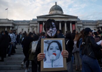 Manifestantes en Londres, Reino Unido,