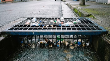 Samuel Araujo, el inventor salvadoreño que crea soluciones para evitar inundaciones urbanas