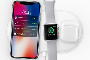 Apple AirPower con un iPhone,
