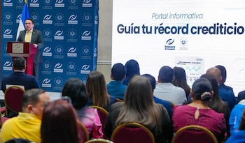 El presidente de la Defensoría del Consumidor, Ricardo Salazar, afirmó que la plataforma permitirá detectar inconsistencias en los registros que manejan las Agencias de Información de Datos y los agentes económicos. (Cortesía: Secretaría de Prensa)