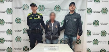 Mujer capturada por la Policía Nacional en la vereda Campeón Medio, Fresno, señalada de acceso carnal abusivo con un menor de 14 años - crédito Policía Nacional