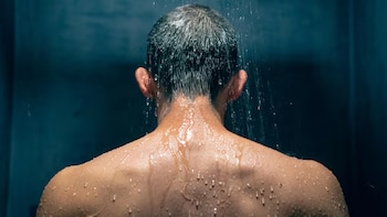 Un estudio británico asocia el agua fría con beneficios inmediatos en la salud emocional