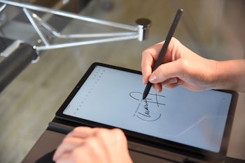 La escribana adulteró la firma