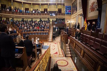 Diputados en el hemiciclo durante