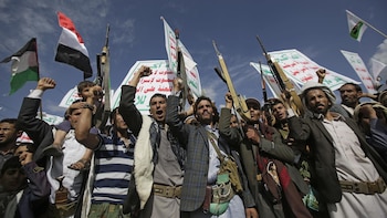 Arabia Saudita denunció que los rebeldes hutíes lanzaron un proyectil desde Yemen: al menos dos heridos