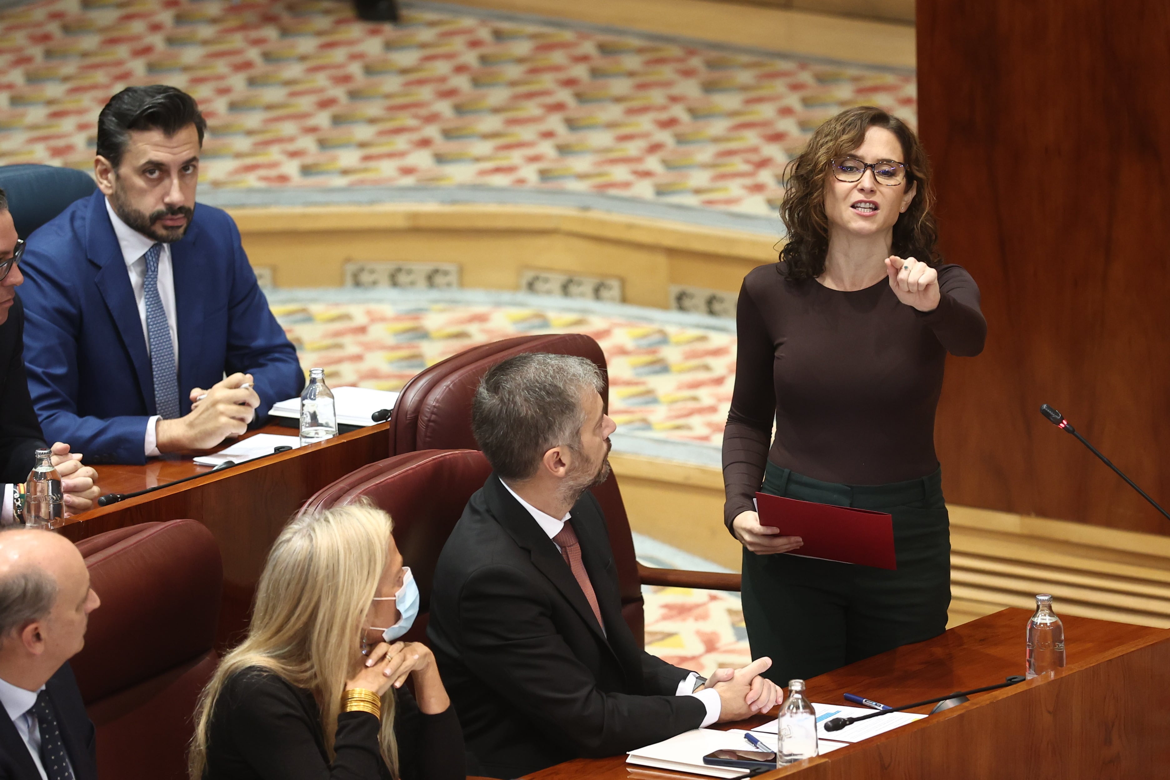 La muerte de Maricarmen agrava la bronca política en la Asamblea de Madrid