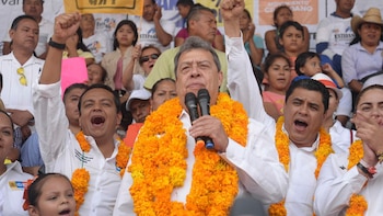 Quién es Ángel Aguirre Rivero, el político que abandonó el PRI después de 30 años para volverse perredista y ganó una gubernatura
