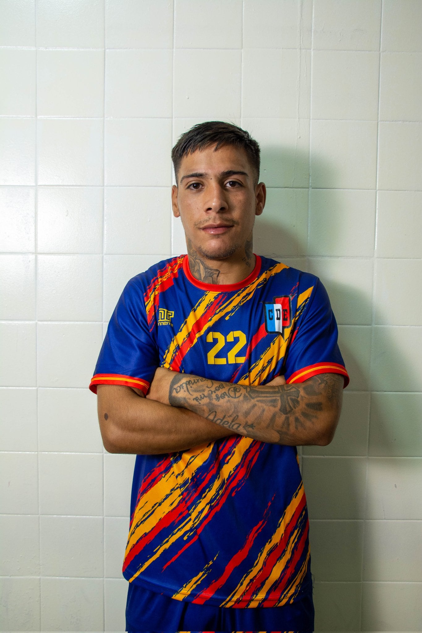 Omar Pires, volante del Deportivo Español, sufrió un triple lesión en su rodilla izquierda (Foto @radiofuria)