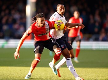 La situación de Adeboyejo llega en un momento crítico para el Bolton Wanderers, que tiene muchos lesionados. (Reuters/Peter Cziborra)
