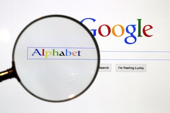 Alphabet compite en chips, nube y aplicaciones para monetizar la IA de extremo a extremo - REUTERS/Pawel Kopczynski/File Photo