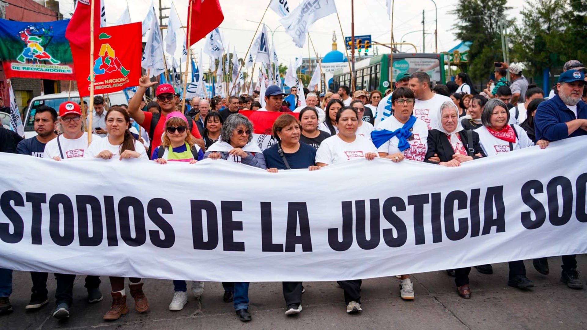 La peregrinación por Puerta de Hierro, en La Matanza, uno de los barrios más vulnerables (Prensa UTEP)