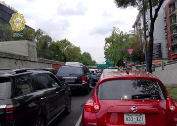El flujo vehicular que circula desde Eje Central en dirección a Avenida Insurgentes utiliza el viaducto como una de las principales rutas para conectar estas zonas de Ciudad de México (X@OVIALCDMX)