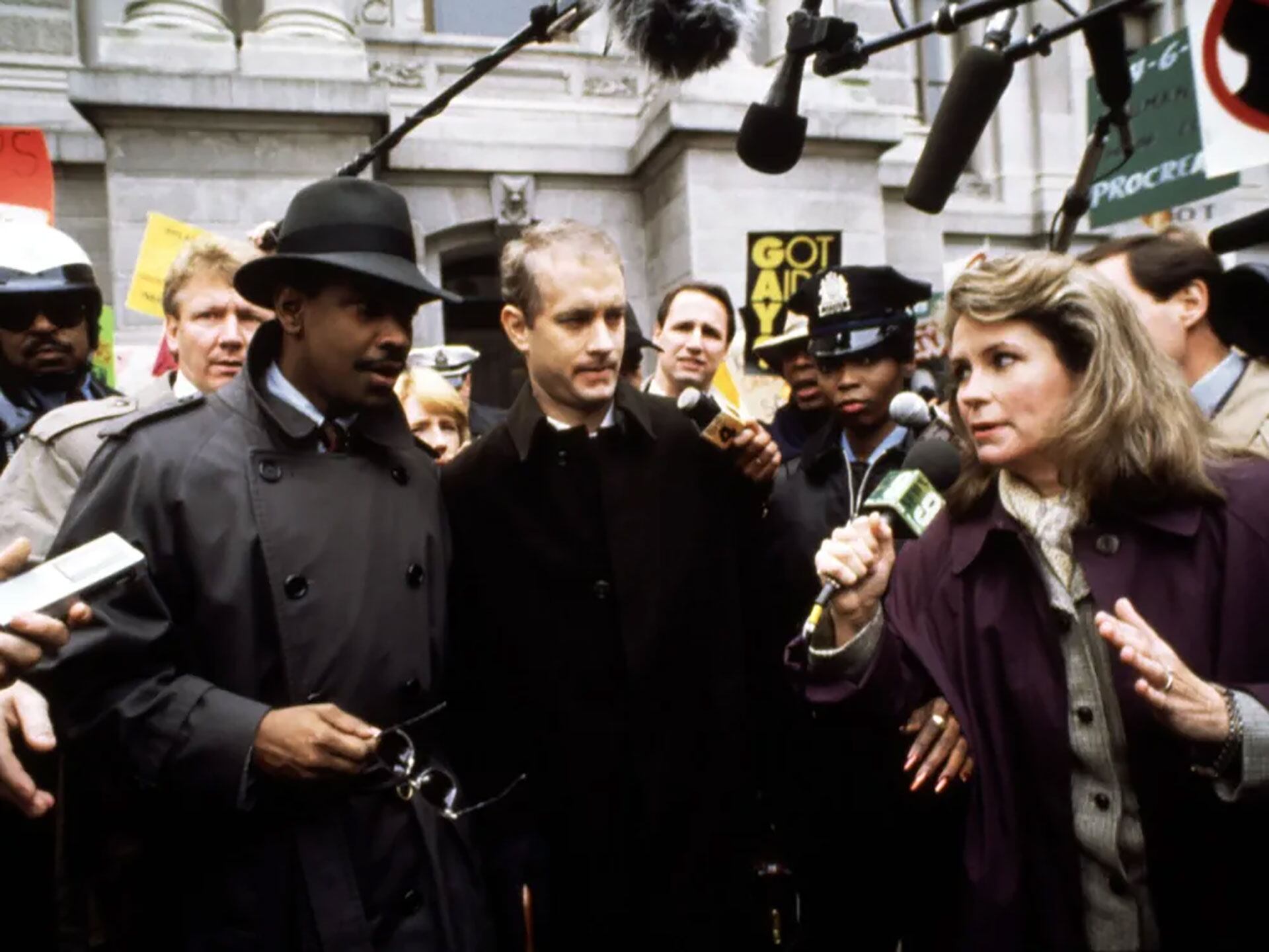 El drama legal, dirigido por Jonathan Demme, refleja la discriminación laboral sufrida por personas con VIH y el impacto de la homofobia en salud pública (TriStar Pictures)