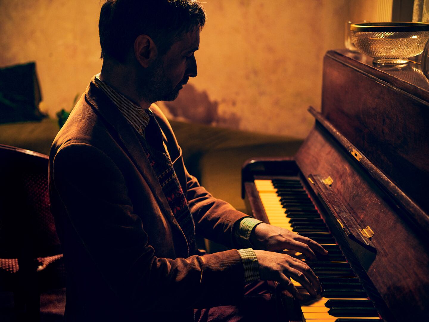 Neil Hannon reflexiona sobre su crianza como hijo de un obispo y su relación con la religión