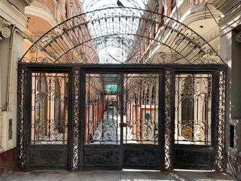 El histórico Pasaje de Correos,