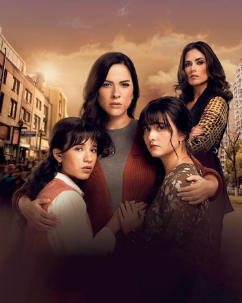 Karina Jordán protagoniza La vida que me robaste como Mariana, una mujer que regresa a casa después de diez años en prisión.