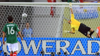 Para muchos mexicanos fue la derrota más dolorsa en la historia de los mundiales. AFP PHOTO / ODD ANDERSENzzzz