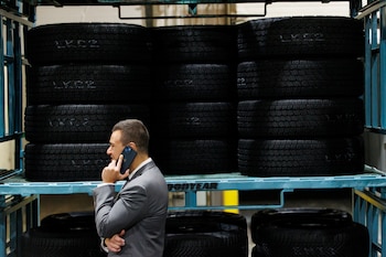 Parte de la oposición a la medida advierte que los nuevos requisitos podrían trasladar un costo adicional a los bolsillos de las familias (REUTERS/Cole Burston)