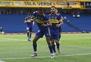 Soccer Football - Primera Division - Boca Juniors v River Plate - Estadio La Bombonera, Buenos Aires, Argentina - March 14, 2021 Boca Juniors' Sebastian Villa celebrates scoring their first goal with teammates Pool via REUTERS/Marcelo Endelli