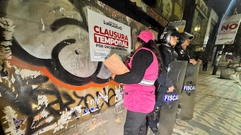 Con muros de concreto clausuran