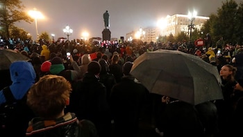 Un centenar de rusos protestaron en Siberia contra los resultados de las elecciones legislativas y denunciaron “fraude”