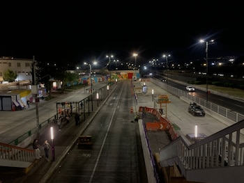 Las autoridades enfrentan el reto de terminar a tiempo todas las remodelaciones anticipadas en el Cetram Universidad para recibir la alta afluencia que conllevará el Mundial 2026. (Foto: Raúl A. González/Infobae México)