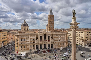 La basílica de Santa María la Mayor integra la lista de puntos religiosos bajo control policial y militar permanente
(AP Foto/Bernat Armangue)