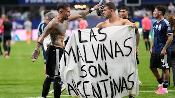 El destino que tendrá la bandera de Malvinas que mostraron los jugadores de Argentina tras el triunfo ante Inglaterra en el Mundial