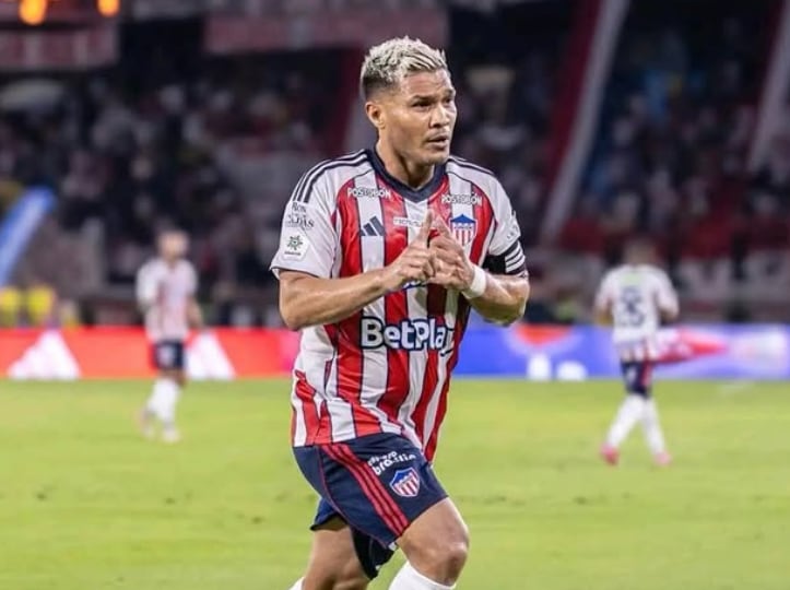Teófilo Gutiérrez se convirtió en el jugador de campo con más títulos del Junior de Barranquilla al alcanzar los siete títulos - crédito @teogutierrez_/Instagram
