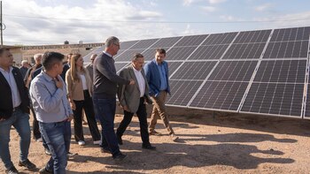 El gobernador durante el recorrido