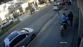Detuvieron a una pareja acusada de cometer distintos robos en San Justo y Ramos Mejía: habían sido escrachados en redes