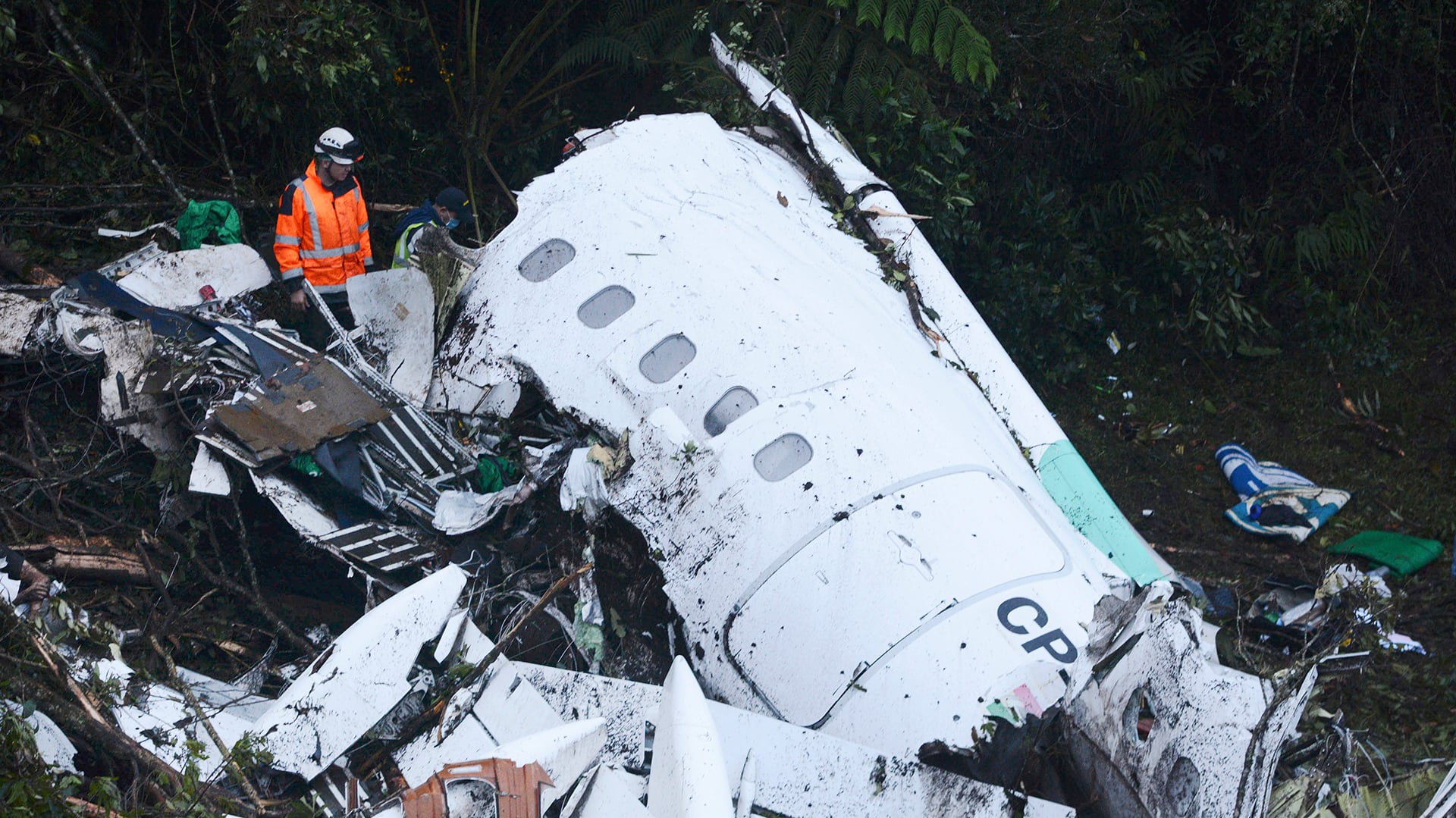 La investigación sobre el vuelo del Chapecoense determinó que la aeronave salió de Bolivia sin la reserva de combustible necesaria para afrontar demoras (AP Photo/Luis Benavides)