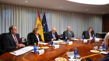 Una delegación de eurodiputados pregunta