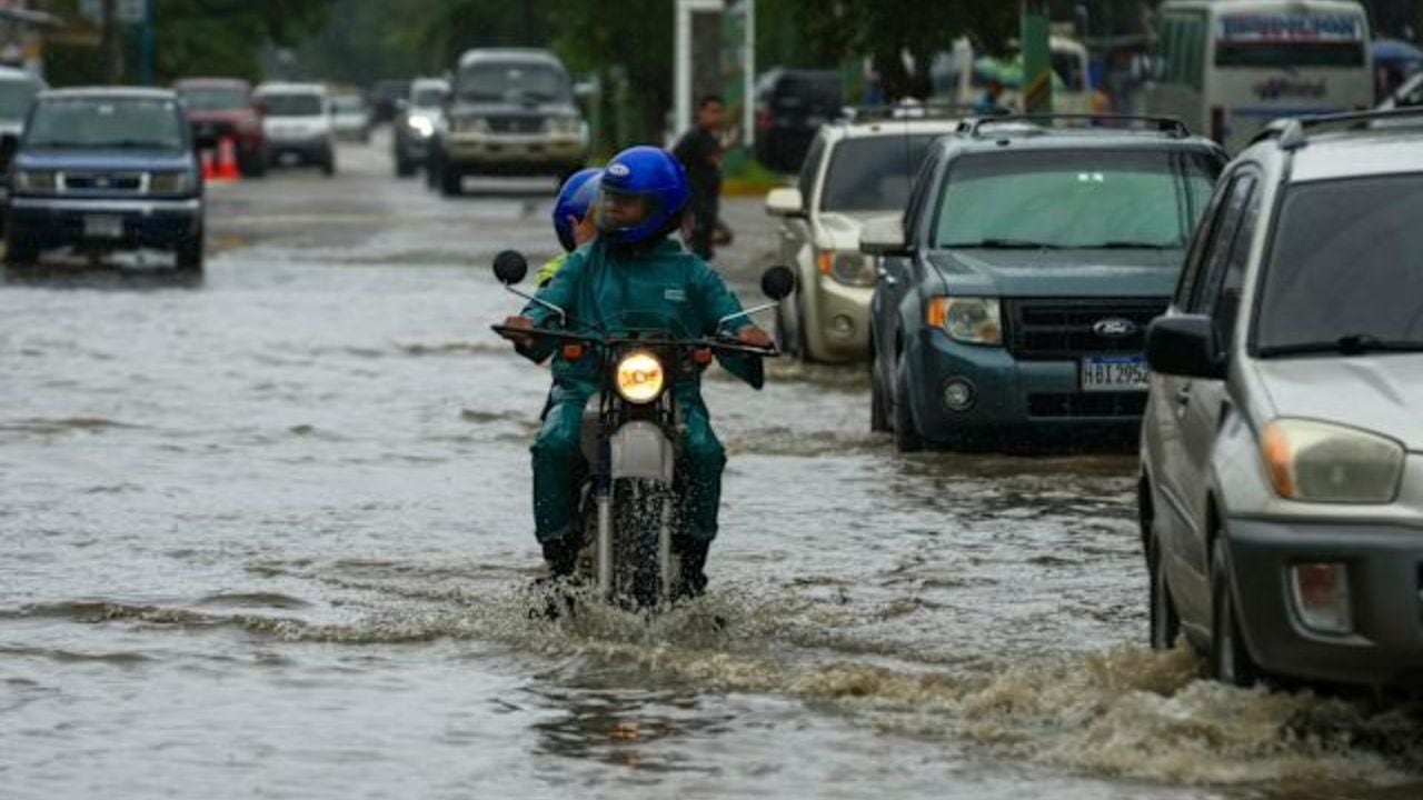 Onda tropical entrará a Honduras este sábado y traerá lluvias con tormentas eléctricas