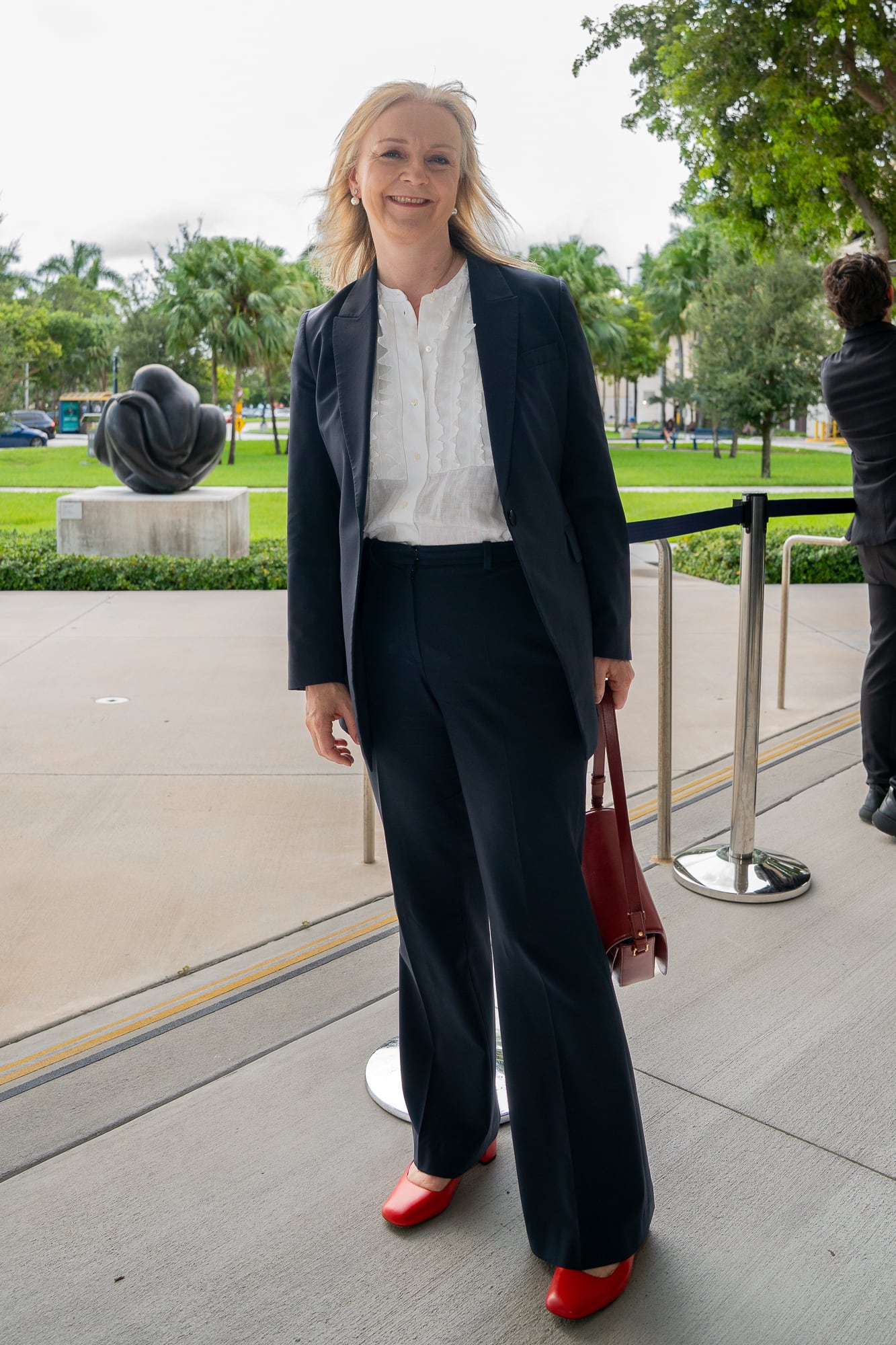 Liz Truss, al ingresar a la cena de honor de la FIU.