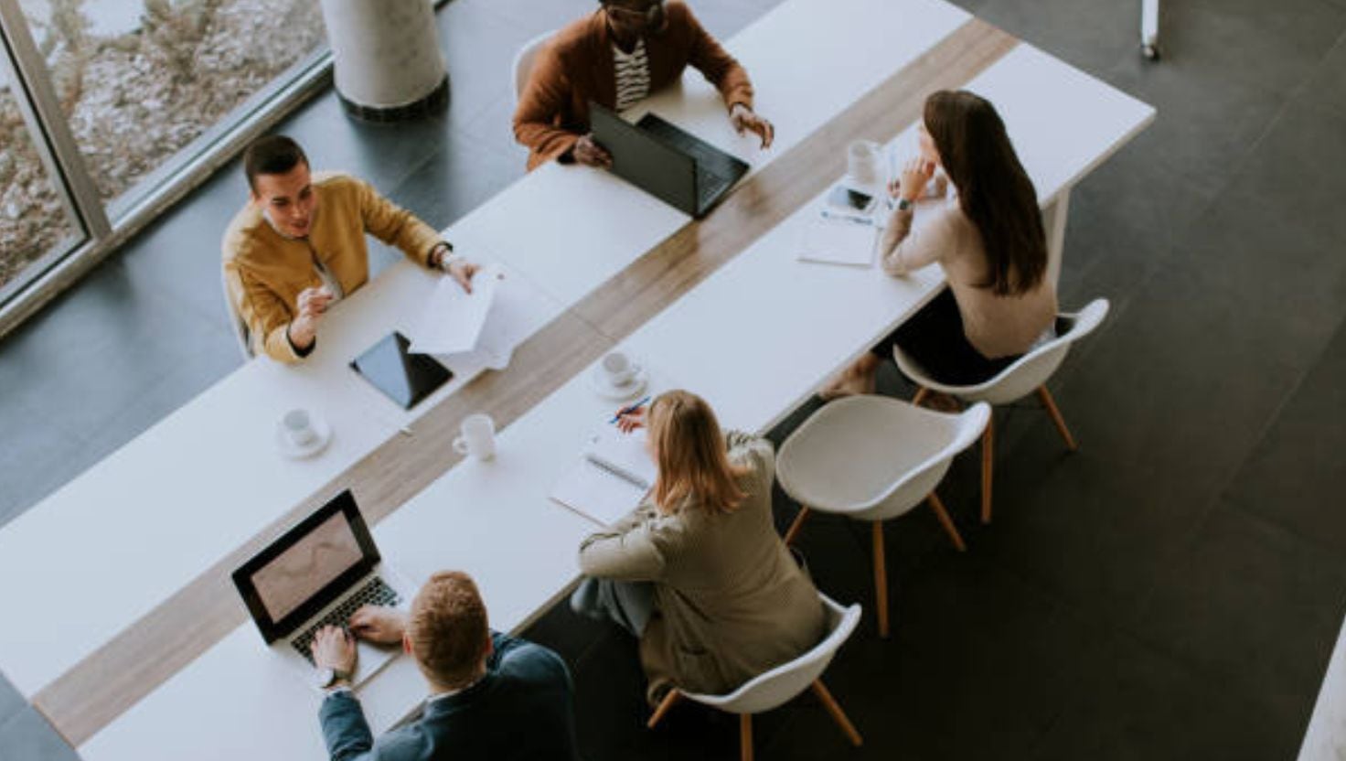 Growyard señaló que las consultas dejaron de centrarse en escritorios individuales y pasaron a enfocarse en oficinas privadas para grupos de trabajo.