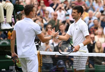Poco pudo hacer Fucsovics para frenar el enorme nivel que mantiene partido a partido Novak Djokovic (Foto: REUTERS)